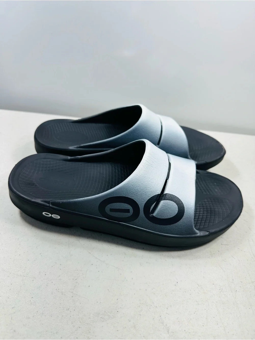 OOFOS OOahh Sport slides size 9